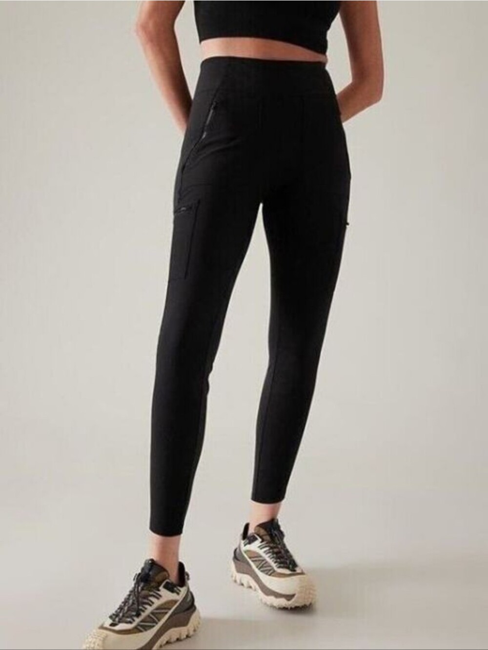 Athleta Headlands Hybrid High Rise Cargo Legging Size 10 in Black EUC